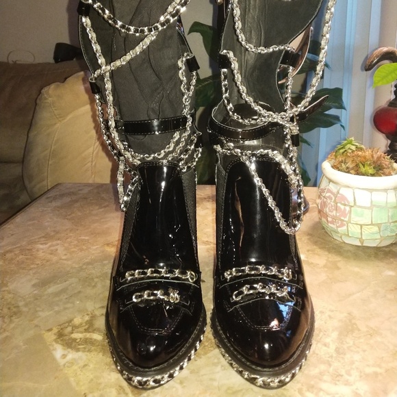 Chanel black patent boots,calf leather a - Picture 3 of 8